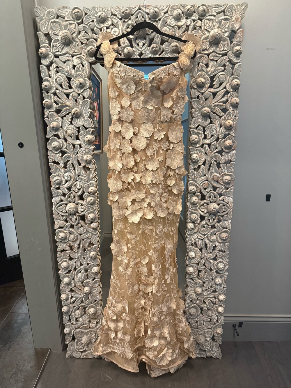 Bronx and Banco Jasmine 3D Floral Gown Size Sm - Picture 6 of 12